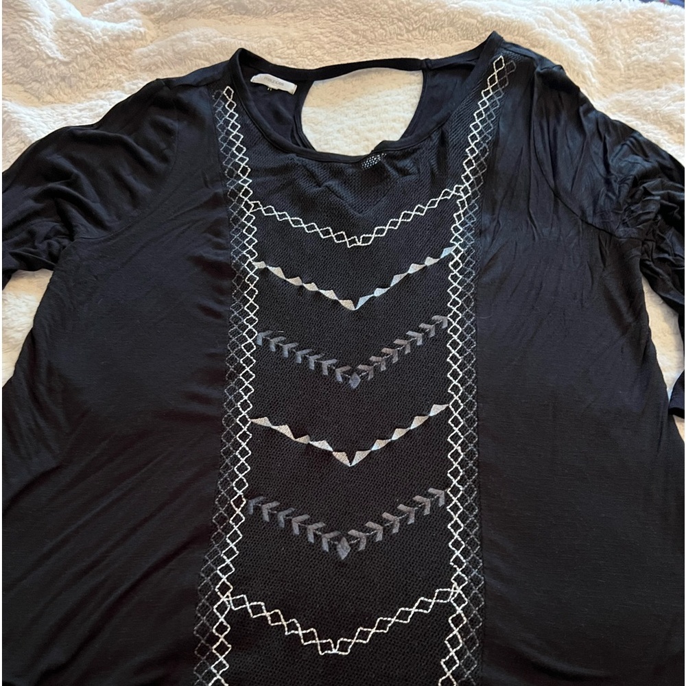 Women’s Maurice’s black 3/4 length shirt
